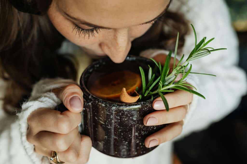 Transform Your Daily Routine: The Mindful Way to Drink Tea and Wash Dishes with spiritual teacher, Thich Nhat Hanh.🍵🙌🍃